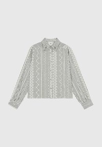 Chemise à rayures à manches longues, dotée d'un col boutonné, fabriquée en tissu léger noir et blanc avec des motifs de lignes variés.