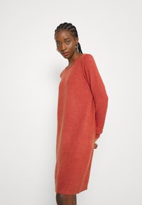 VILA VIRIL DRESS - Džemperkleita - burnt henna