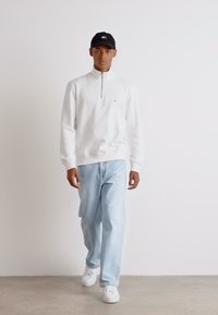 Tommy Hilfiger ESSENTIAL ZIP UNISEX - Sweater - white