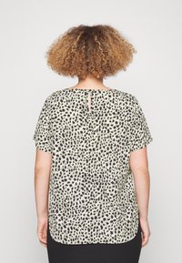 ONLY Carmakoma CARVICA LIFE  - T-shirt med print - seagrass