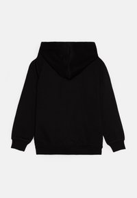 Felpa nera in cotone con tasca frontale, polsini e vita a coste, dotata di cappuccio con lacci e una texture liscia.