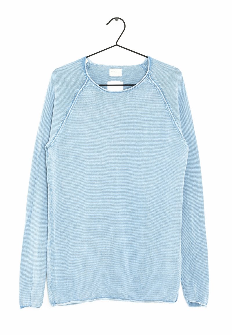 Světlomodrý svetr s dlouhými rukávy z měkké látky, s kulatým výstřihem a raglánovými rukávy s ozdobným švem podél švů.