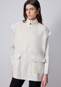 WITH POCKETS - Strukirani kaput - ecru
