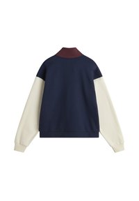 Marinblå och krämfärgad sweatshirt med en vinröd krage. Har lång ärm och en avslappnad passform, tillverkad av mjukt tyg. Inga mönster eller detaljer.