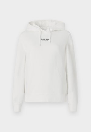 Balts kokvilnas kapučinš ar kenguru kabatu, ribotiem piedurkņu galiem un savelkamu kapuci. "TOMMY JEANS" logo uz krūtīm.