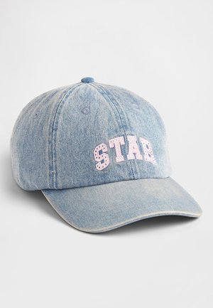 Vaaleansininen farkkulippis, jossa vaaleanpunainen "STAR"-teksti ja pieniä strasseja koristamassa tekstiä edessä, esillä valkoisella taustalla.