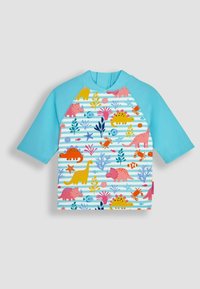 Rash guard s kratkim rukavima s plavim gornjim dijelom i uzorkovanom prednjom stranom koja prikazuje dinosaure, koralje i vodene elemente na prugastoj pozadini.