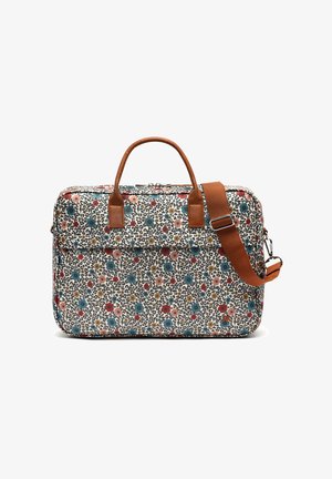 Rechthoekige tas met bloemenpatroon, bruine leren handvatten en een verstelbare bruine schouderriem tegen een witte achtergrond.