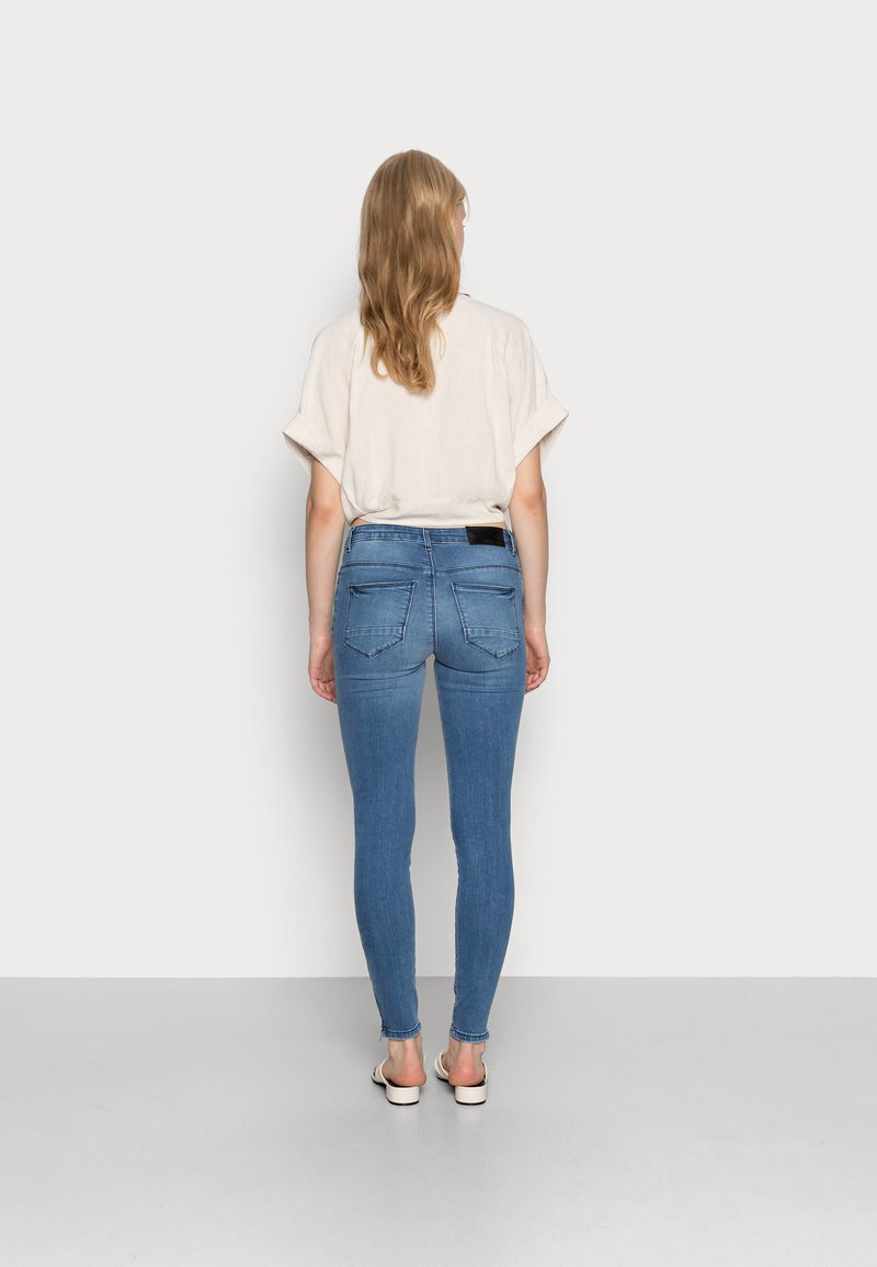 Noisy May Jeans Donna Nmkimmy Nw Destroy Ank Skny – Modello Vita Normale Con Strappi