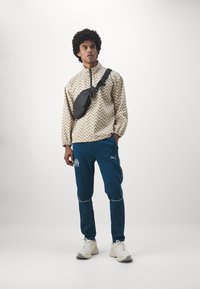 Puma OLYMPIQUE MARSEILLE CASUALS  - Sporto klubų atributika - ocean tropic/turquoise surf