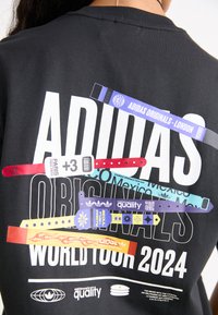 adidas Originals TOUR BANDS TEE - Μπλουζάκι με στάμπα - black