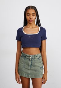 Nike Sportswear TREND TEE - Paprasti marškinėliai - obsidian