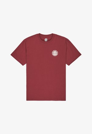 Burgunderfarbens Baumwoll-T-Shirt mit Rundhalsausschnitt, kurzen Ärmeln und einem kreisförmigen grafischen Logo in Weiß auf der linken Brustseite. Schlichter Rücken.
