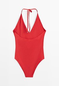 Maillot de bain une pièce rouge avec un profond décolleté en V et un lien noué au cou, tissu doux et découpes de jambes hautes.
