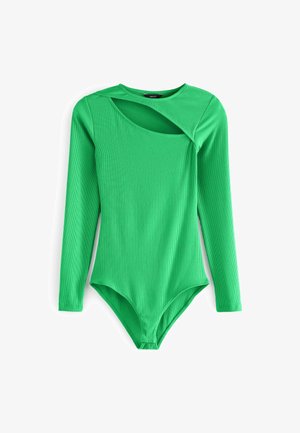 Le body vert à manches longues présente une texture côtelée, un design découpé à l'épaule et une silhouette ajustée.