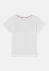 Guess CORE TODDLER KIDS BOY - Triko s potiskem - true white