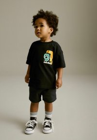 Next BACK SHORT SLEEVE - Triko s potiskem - black white