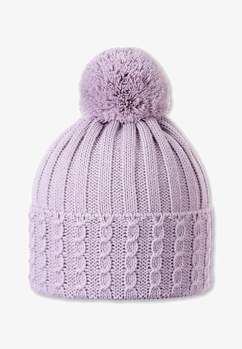 Berretto lavorato a maglia di un delicato viola chiaro con texture a coste e un grande pom-pom soffice sulla parte superiore. Presenta un motivo a treccia lungo la fascia inferiore.