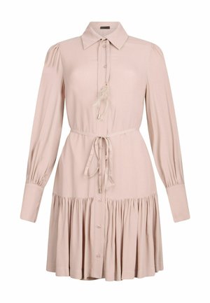 Robe longue à manches longues de couleur rose clair avec un col, une fermeture à boutons sur le devant, une ceinture à la taille et un ourlet froncé. Fabriquée en tissu lisse et doux.