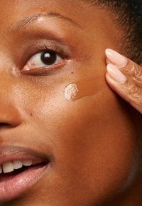The Body Shop FRESH NUDE FOUNDATION - Foundation - deep 1c