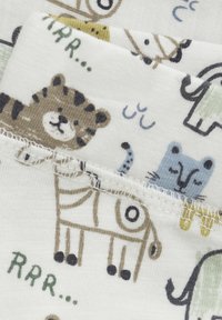 Tissu en coton à motif animalier présentant des tigres, des lions et des éléphants dans des teintes de marron, de bleu et de vert sur un doux fond blanc.