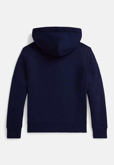 Μπλε σκούρο φούτερ με κουκούλα από απαλό ύφασμα, με τσέπη κανγκουρό, ριμπ μανσέτες και άνετη εφαρμογή, χωρίς στάμπες ή διακοσμήσεις.