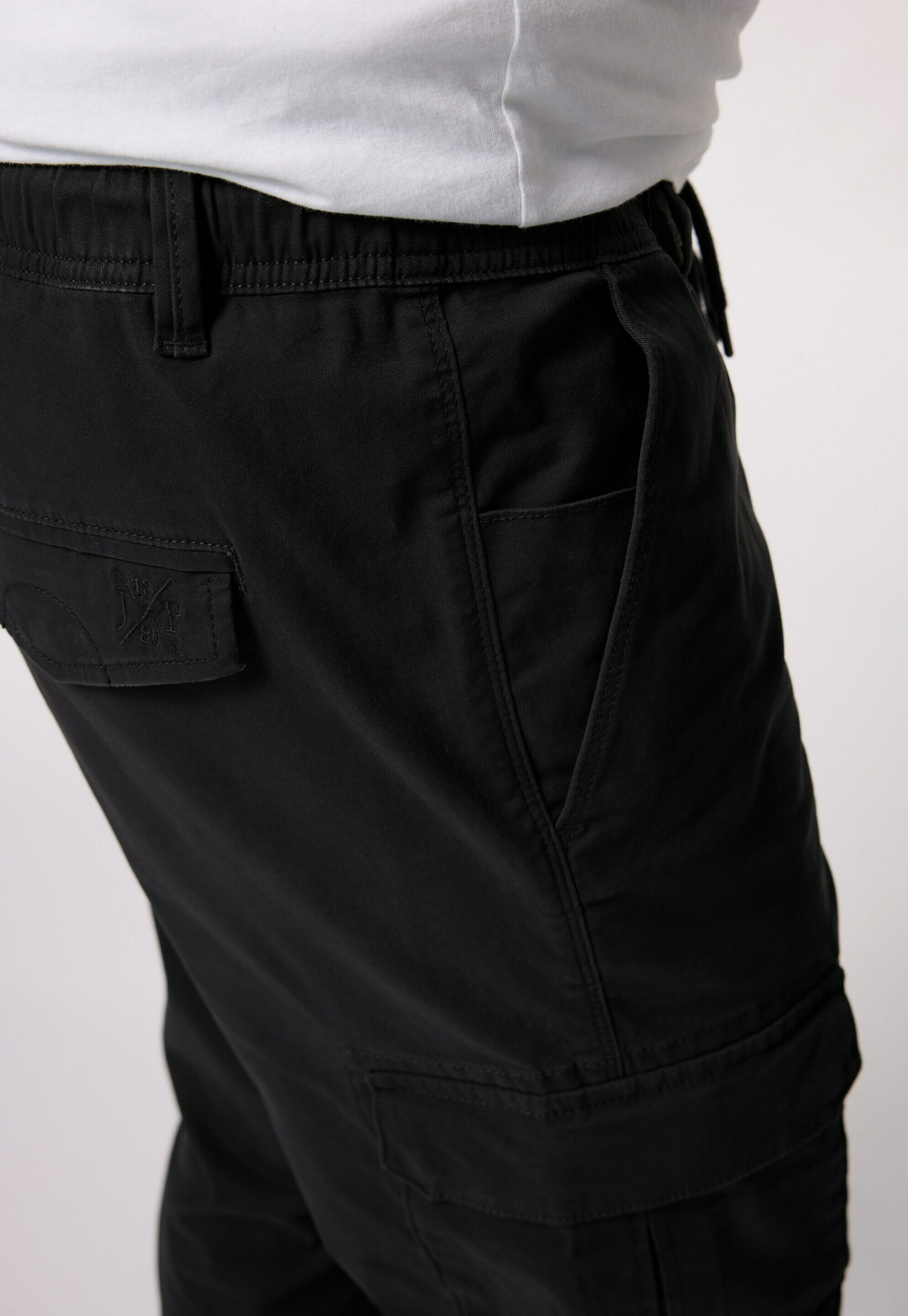 JP1880 STRAIGHTFIT - Cargo trousers - black - Zalando