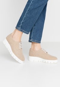 Unisa Stringate - beige