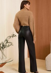Love & Roses WIDE LEG  PETITE - Auduma bikses - black