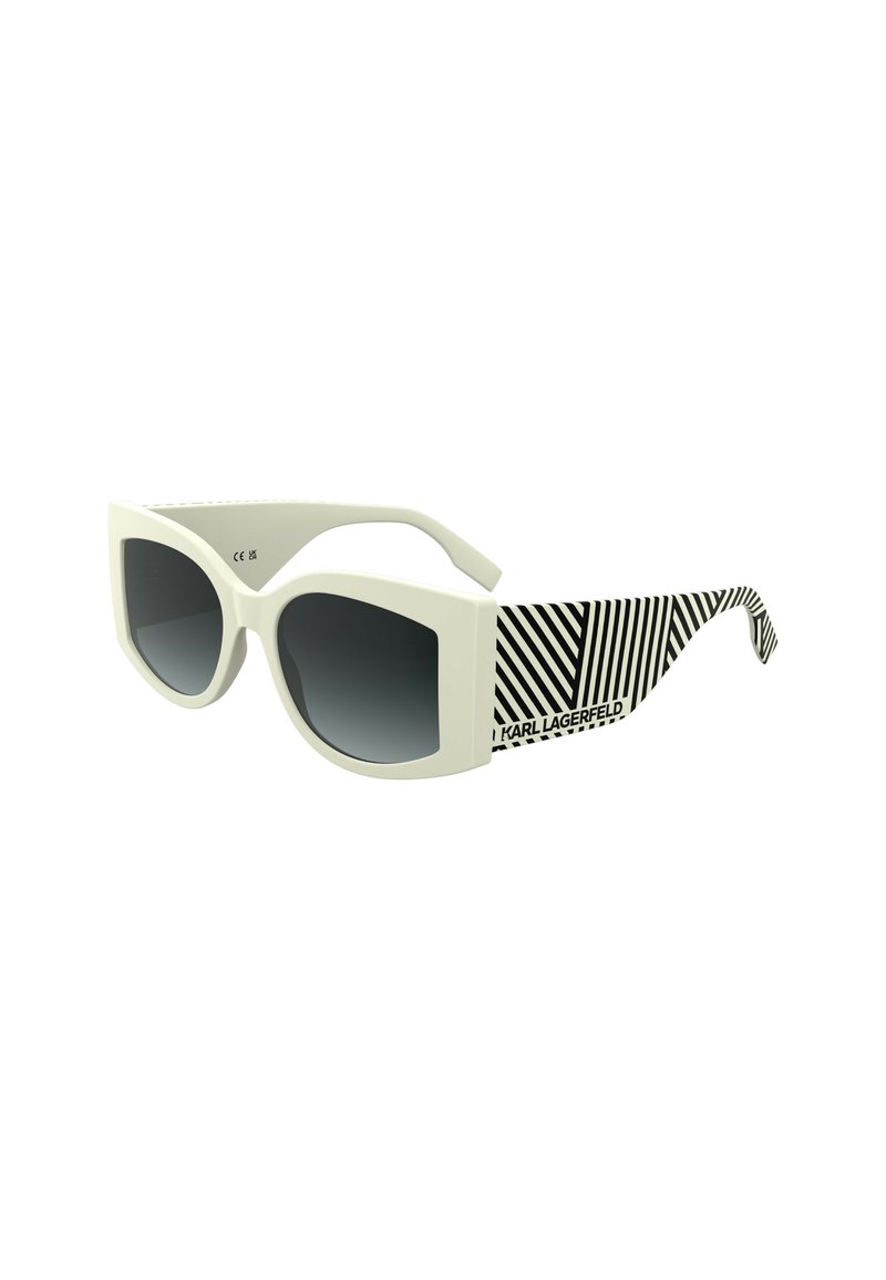 Occhiali da sole oversize bianchi con lenti grigie sfumate. Motivo a righe bianche e nere sulla tempia con il marchio "KARL LAGERFELD".