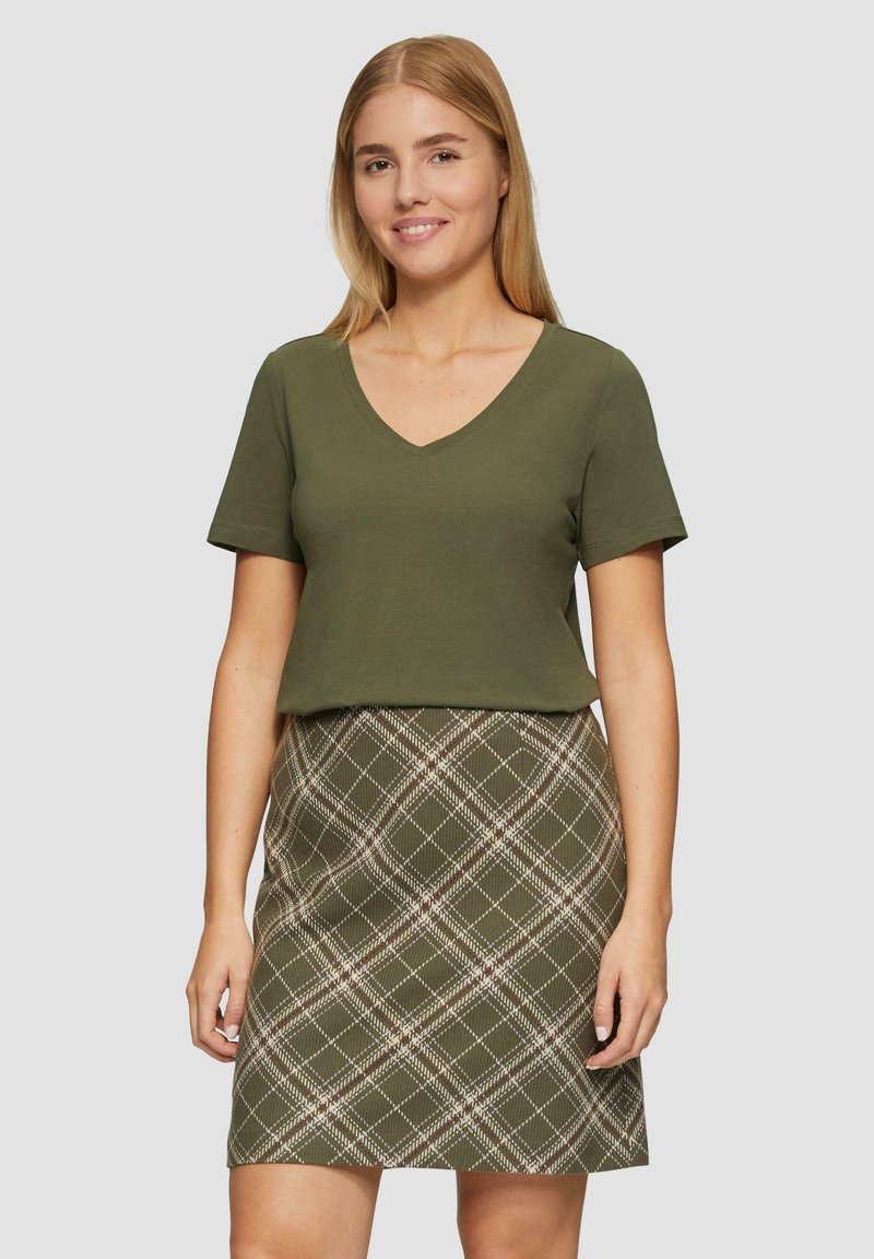 s.Oliver MIT V-AUSSCHNITT - T-Shirt basic - olivgrün