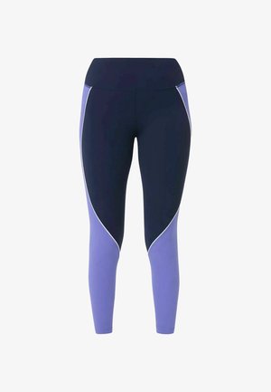Sportsleggings met hoge taille, marineblauwe voorpanelen en lavendelkleurige zijkanten en onderbenen, gescheiden door een dunne witte bies.