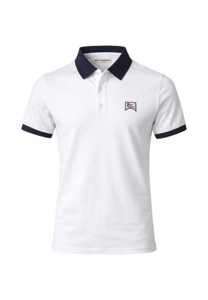 Polo bianca a maniche corte con colletto e bordi delle maniche blu navy, abbottonatura a tre bottoni e piccola patch con logo sul petto a sinistra.