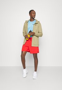 Nike Performance Felpa con zip - neutral olive/black