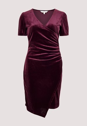 Abito avvolgente a maniche corte in un profondo bordeaux, realizzato in morbido velluto. Presenta un colletto a V e dettagli arricciati sul lato per una maggiore texture.