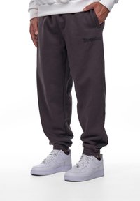 Dropsize EMBO V2  - Jogginghose - washed black