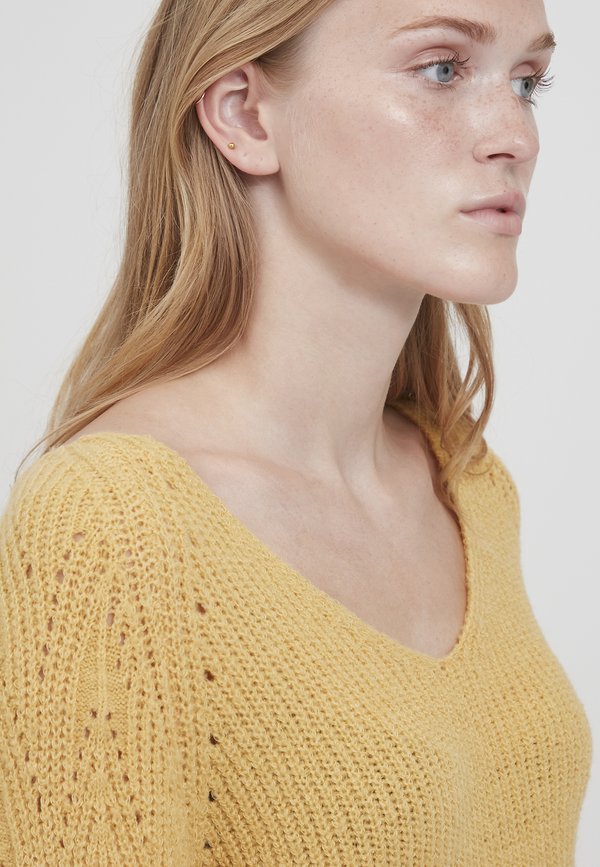 BYOmikka - Jumper - ochre2