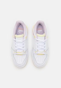 Puma SLIPSTREAM  - Sportcipő - white/lavender fog/anise flower