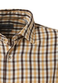 Hemd mit Knopfkragen und braun-beige-weißer Karomuster, in moderner Passform und Größe L von Pierre Cardin.