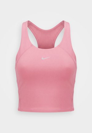 Rožinės spalvos sportinė liemenėlė su racerback tipo petnešėlėmis ir mažuoju baltu „Nike Swoosh“ logotipu krūtinės viduryje, rodoma ant paprasto šviesaus fono.