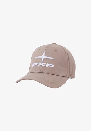 Gorra de béisbol de algodón beige con visera curvada, que presenta un logotipo bordado en blanco con "PX" y una estrella en el frente, y seis ojales de ventilación.