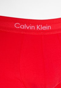 Calvin Klein Underwear LOW RISE TRUNK STRETCH 3 PACK - Cuecas boxer - citrina/blue burst/strawberry field