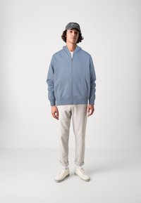 Jack & Jones PREMIUM JPRBLUHARVEY ZIP HOOD UNISEX - Sudadera con cremallera - troposphere