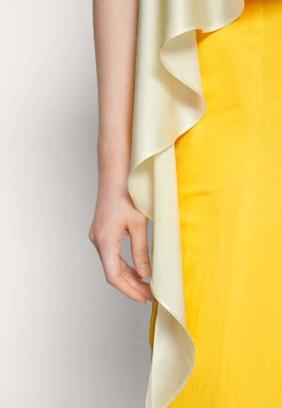 Rejina Pyo WYNNE - Nyomott mintás póló - butter