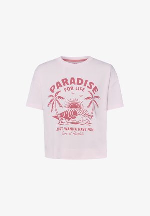 Jasnoróżowa koszulka z czerwonym nadrukiem palm, fali oceanu, słońca, ptaków i tekstem "RAJ NA ŻYCIE, PO PROSTU CHCĘ SIĘ BAWIĆ, Miłość w Honolulu."