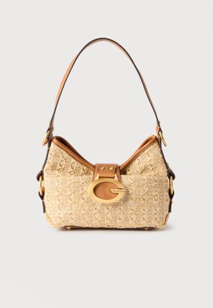Petit sac à bandoulière beige tissé avec garniture en cuir marron et sangle réglable, muni d'une boucle ovale dorée portant la marque Guess.