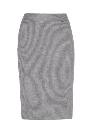 Grijze geribbelde gebreide kokerrok met elastische tailleband, middellang, en een klein metalen merklabel bij de taille.
