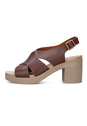 Sandalo aperto in pelle marrone con ritagli laterali, tacco a blocco beige, suola imbottita e cinturino con fibbia regolabile alla caviglia.