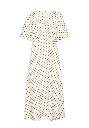 Biele midi šaty s čiernymi bodkami, výstrih do V, krátke rukávy a mierne rozšírená sukňa.