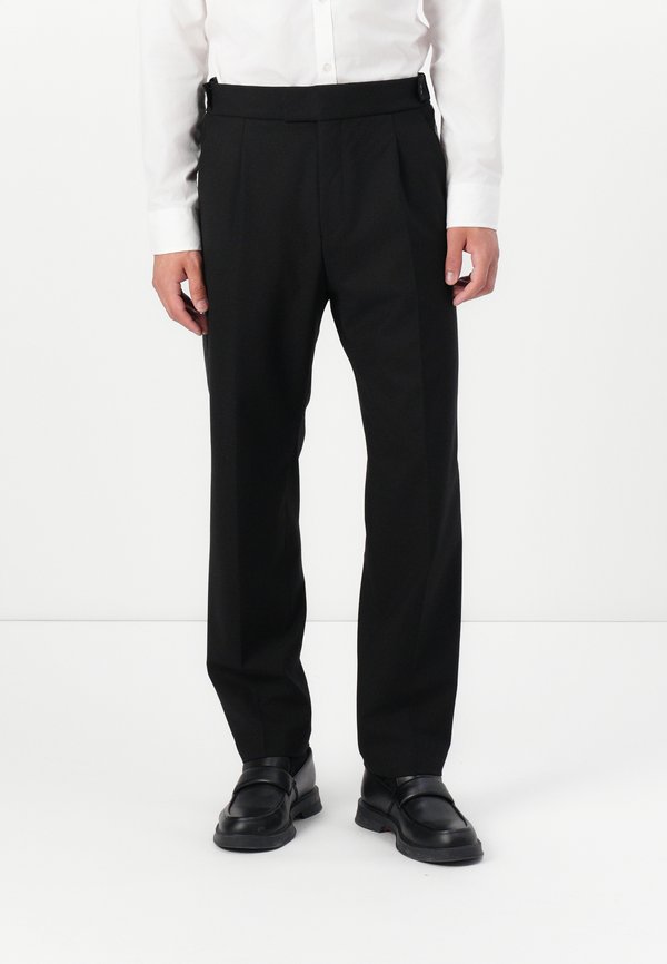 KARL TEAGAN SET - Suit2